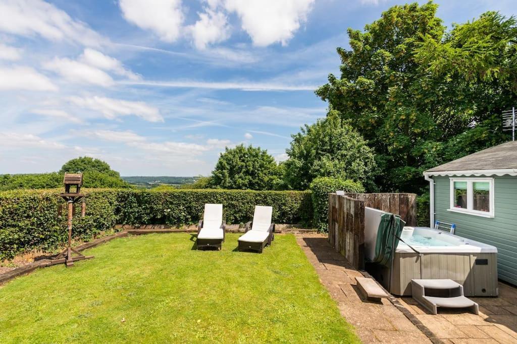 The Summerhouse, Countryside Retreat With Private Hot Tub 布里奇诺斯 外观 照片