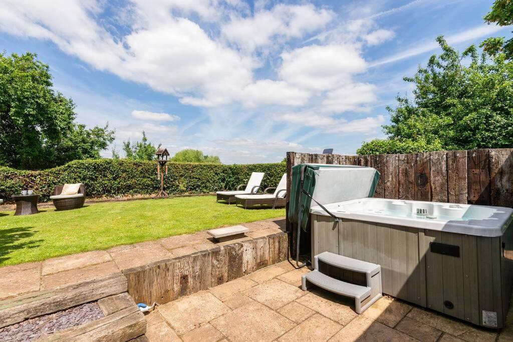 The Summerhouse, Countryside Retreat With Private Hot Tub 布里奇诺斯 外观 照片