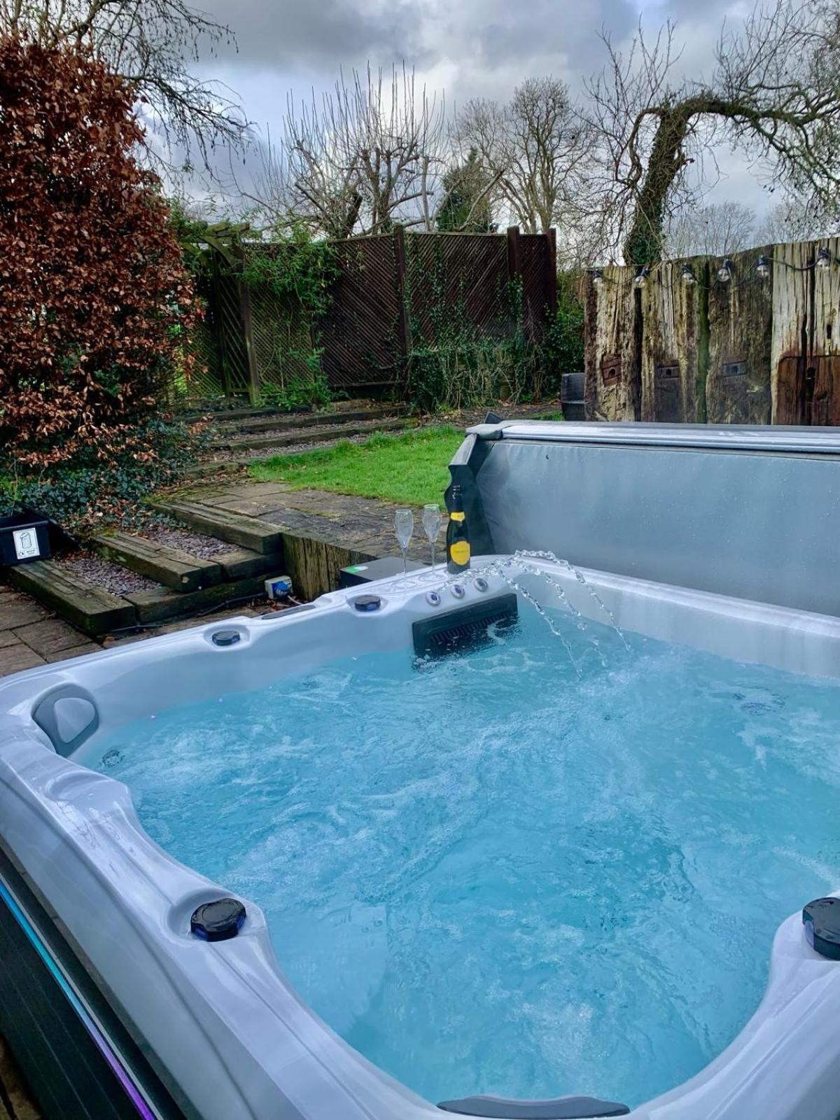 The Summerhouse, Countryside Retreat With Private Hot Tub 布里奇诺斯 外观 照片