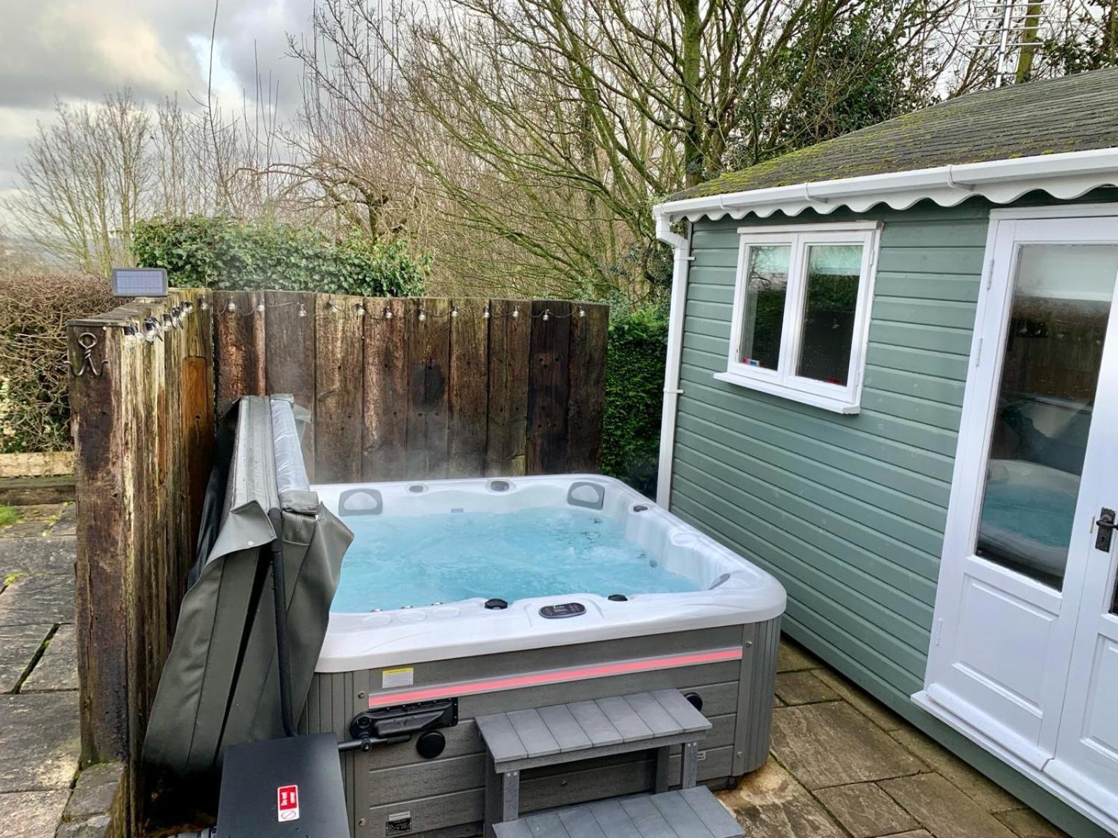 The Summerhouse, Countryside Retreat With Private Hot Tub 布里奇诺斯 外观 照片