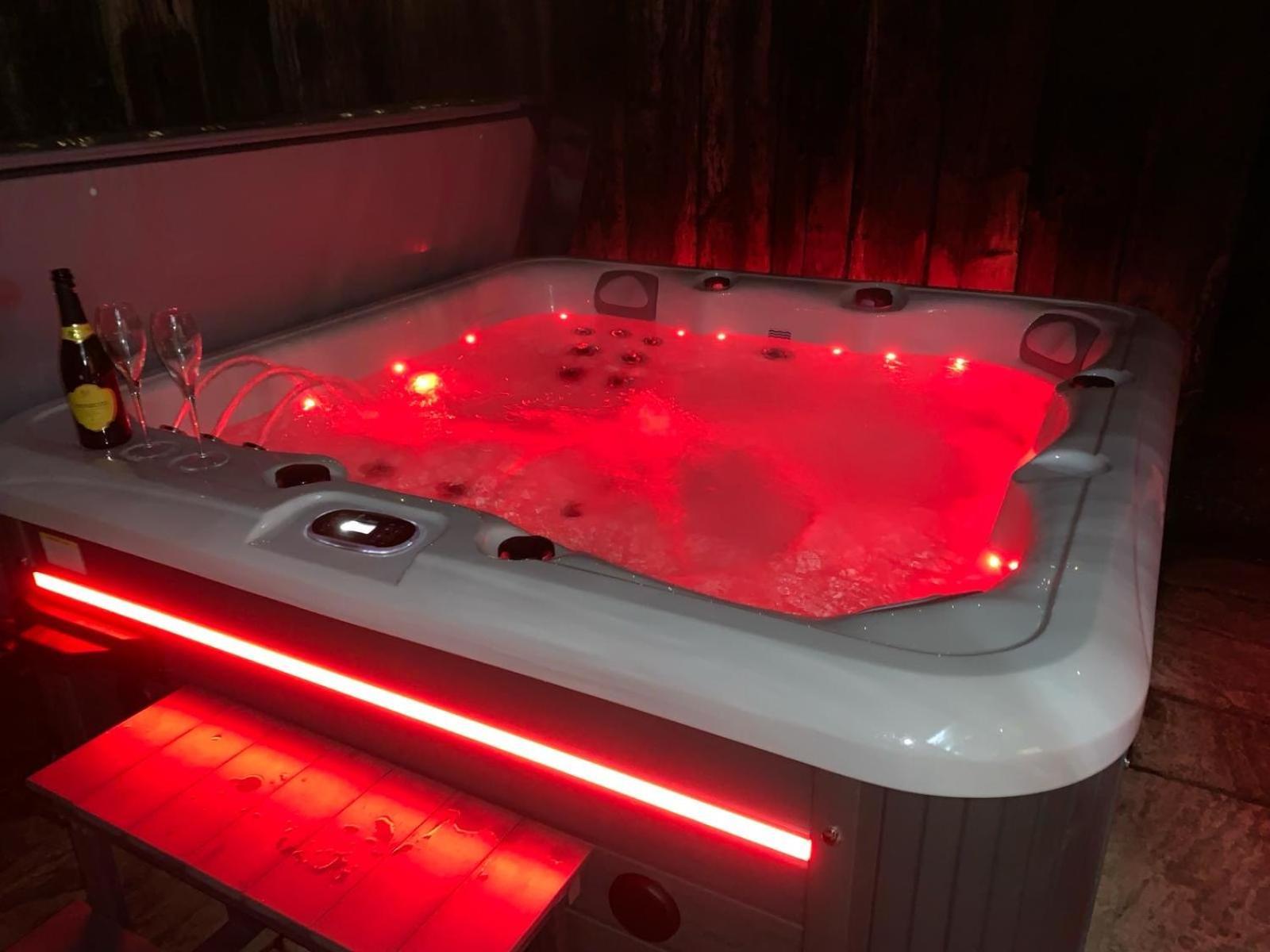 The Summerhouse, Countryside Retreat With Private Hot Tub 布里奇诺斯 外观 照片